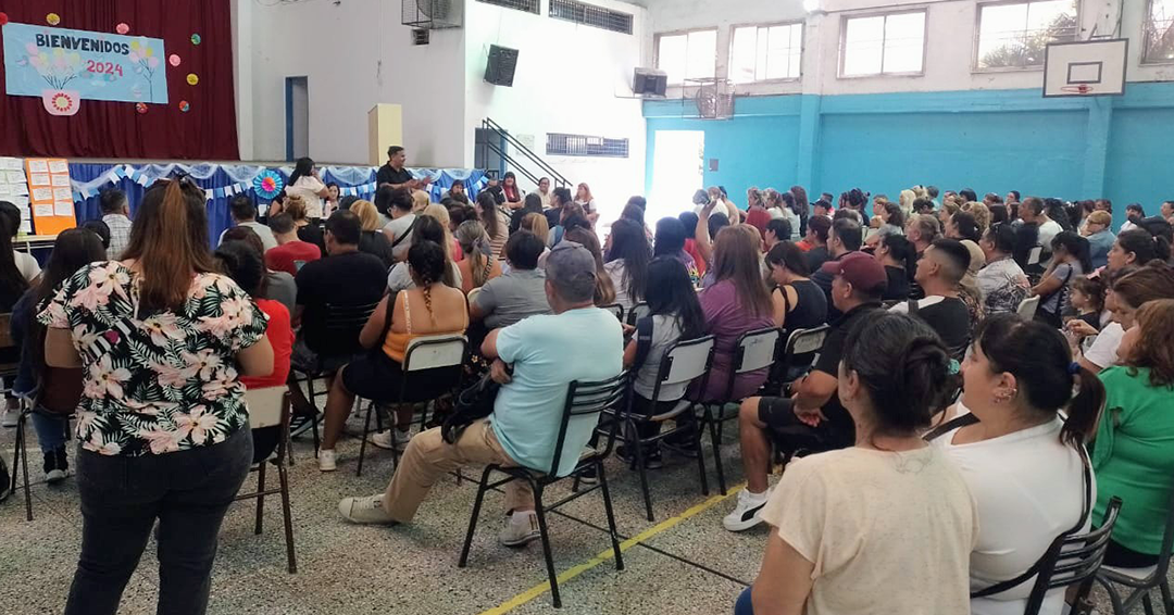 En el día de la fecha realizamos el inicio de los actos públicos de auxiliares para las escuelas del distrito. Estamos redoblando esfuerzos para cubrir las necesidades de personal auxiliar en nuestras escuelas. Sabemos que no es suficiente, pero gracias al trabajo coordinado vamos a poder ir cubriendo las necesidades.  